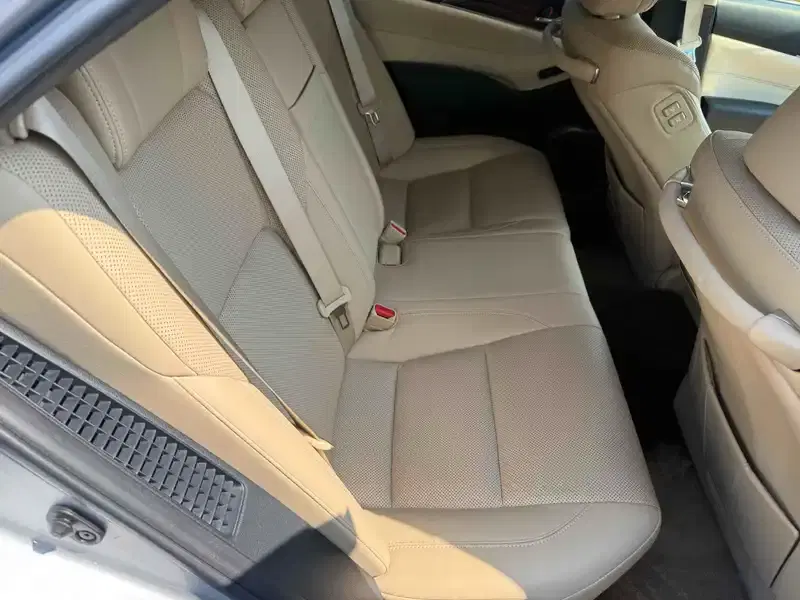 TOYOTA CROWN HYBRID ROYAL SALOON Image 8