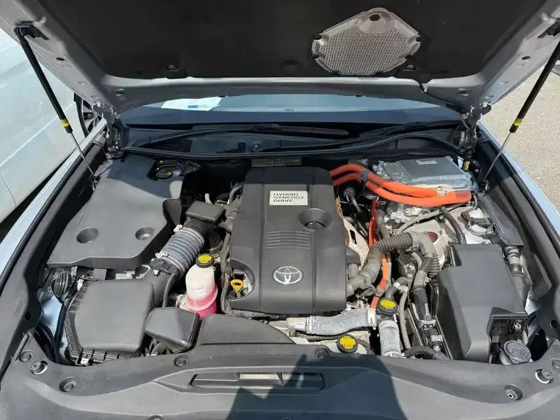 TOYOTA CROWN HYBRID ROYAL SALOON Image 10
