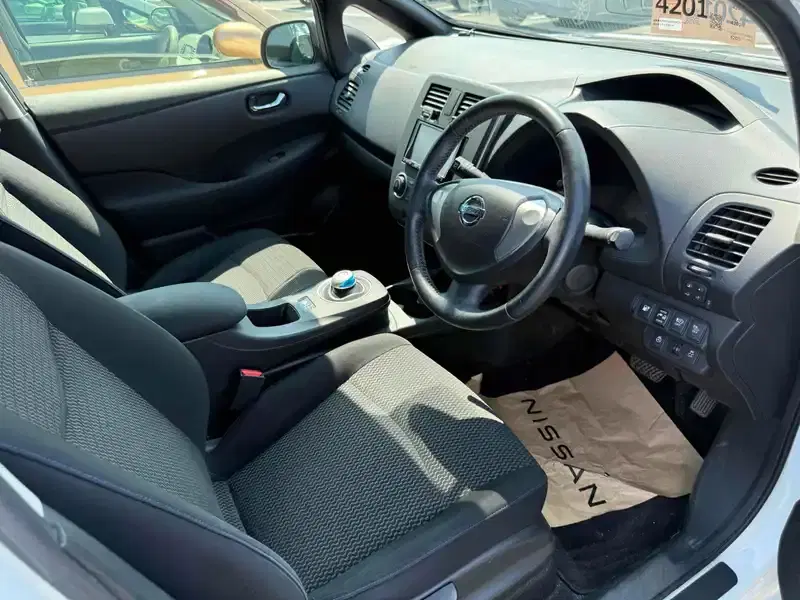 NISSAN LEAF  Image 10