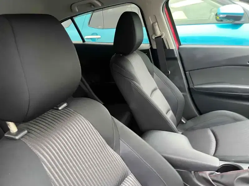 MAZDA AXELA SPORT 20S TOURING Image 6
