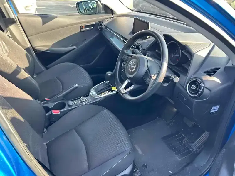 MAZDA DEMIO 13S Image 9