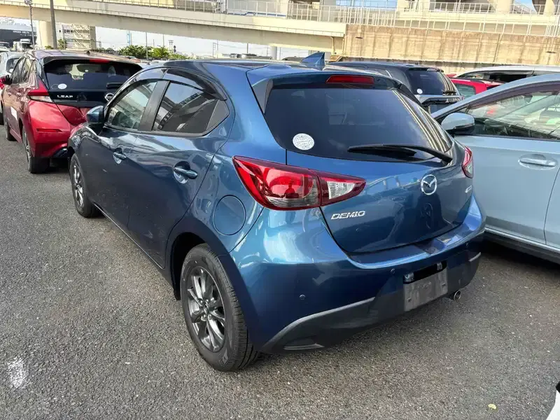 MAZDA DEMIO 15 S TOURING Image 2