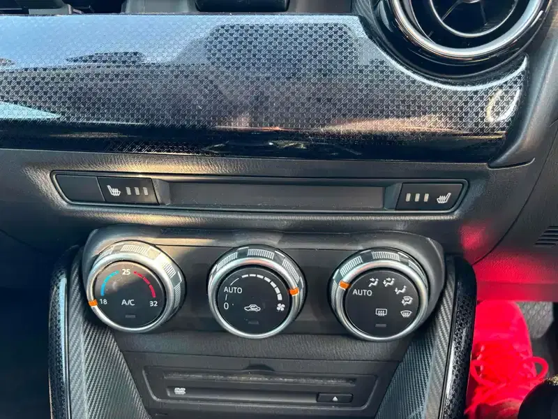 MAZDA DEMIO 15S Image 15