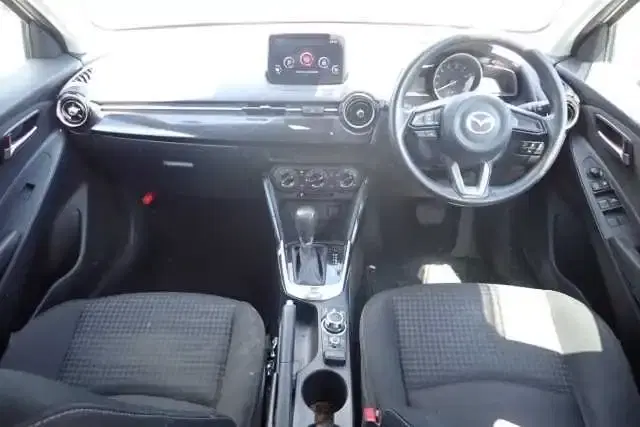 MAZDA DEMIO 15S Image 3
