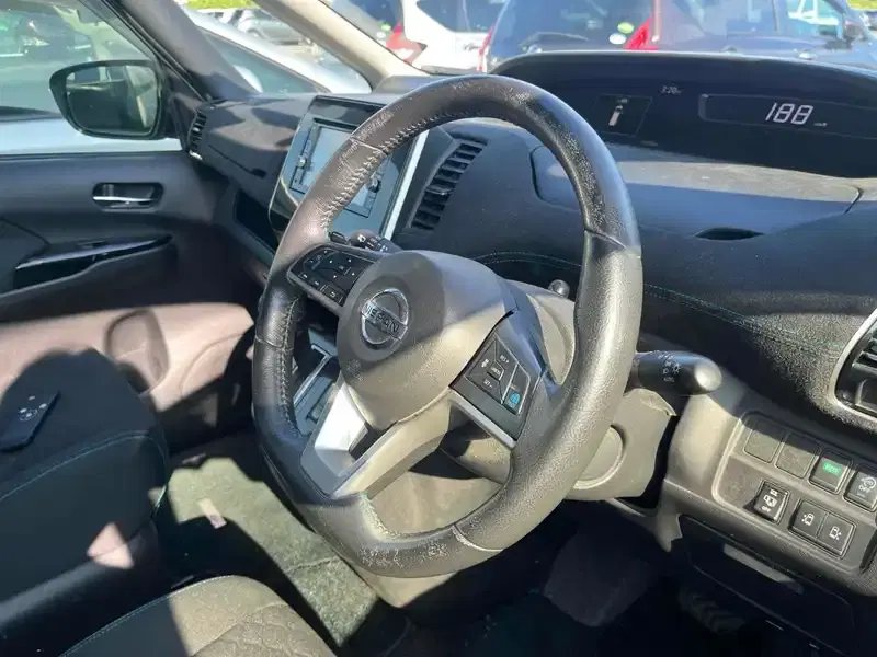 NISSAN SERENA RIDER PROPILOT Image 5