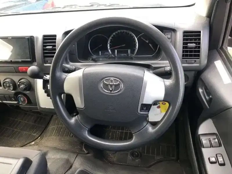 TOYOTA HIACE VAN DX Image 7