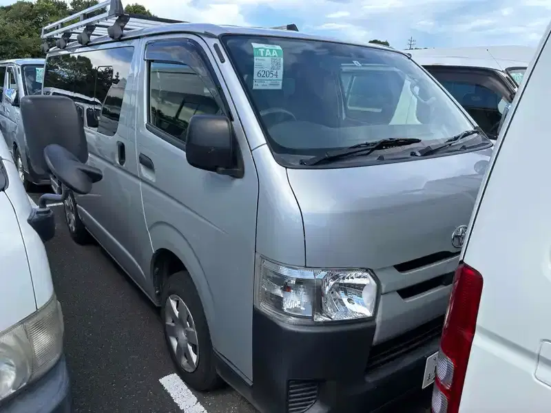 TOYOTA HIACE VAN DX Image 8