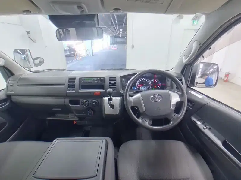 TOYOTA HIACE LONG DX Image 5