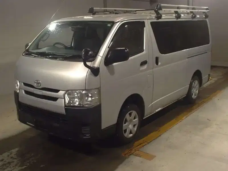 TOYOTA HIACE DX Image 3