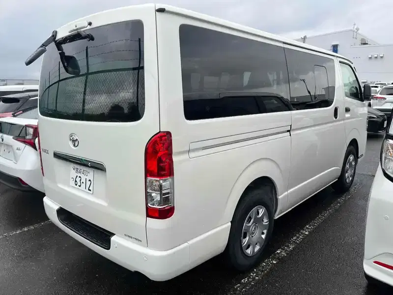 TOYOTA HIACE VAN 5D LONG DX GL PACKAGE Image 12