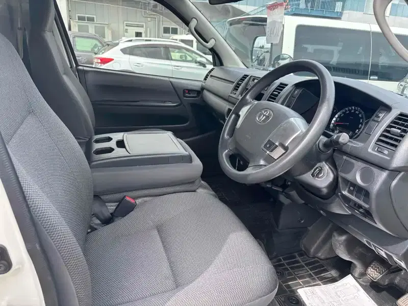 TOYOTA HIACE VAN 5D 4WD LONG DX Image 7