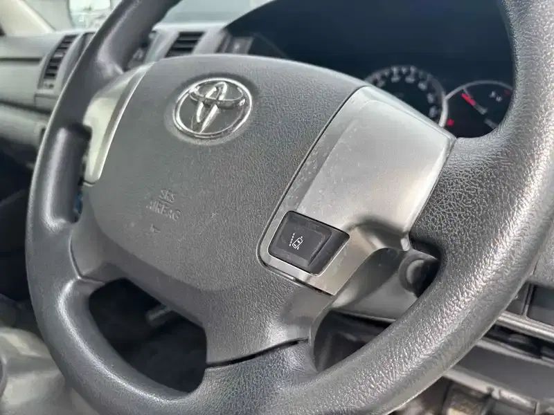 TOYOTA HIACE VAN 5D 4WD LONG DX Image 9