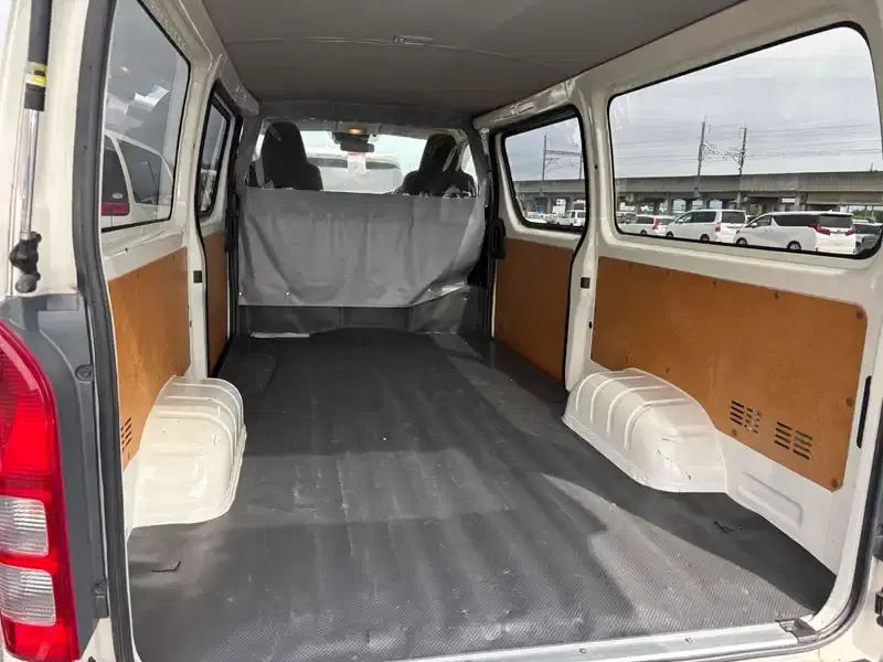 TOYOTA HIACE VAN 5D 4WD LONG DX Image 13