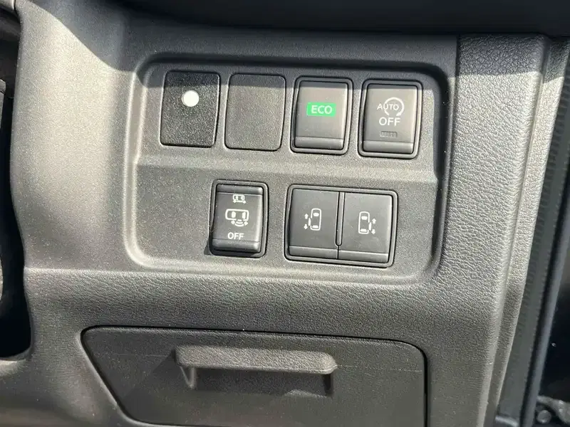 NISSAN SERENA HIGHWAY STAR G Image 12