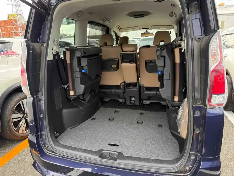 NISSAN SERENA HIGHWAY STAR Image 13