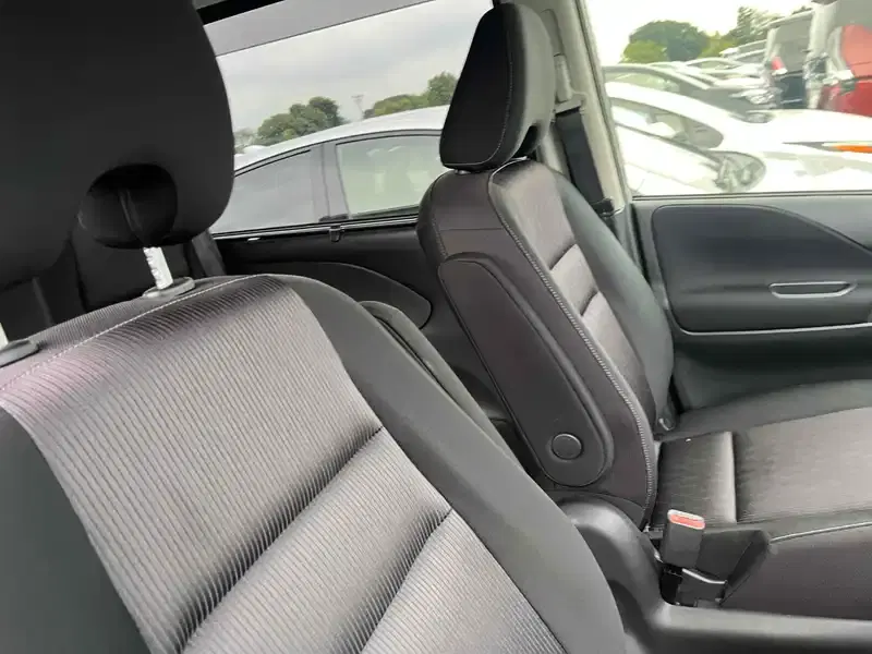 NISSAN SERENA 5D HIGHWAY STAR V SELECTION Image 6