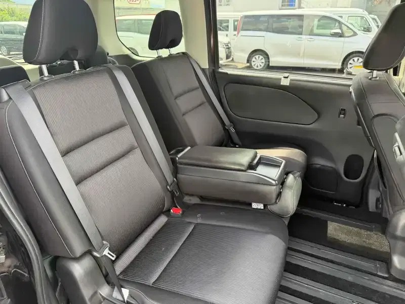 NISSAN SERENA HIGHWAY STAR V SELECTION PRO-PILOT Image 13