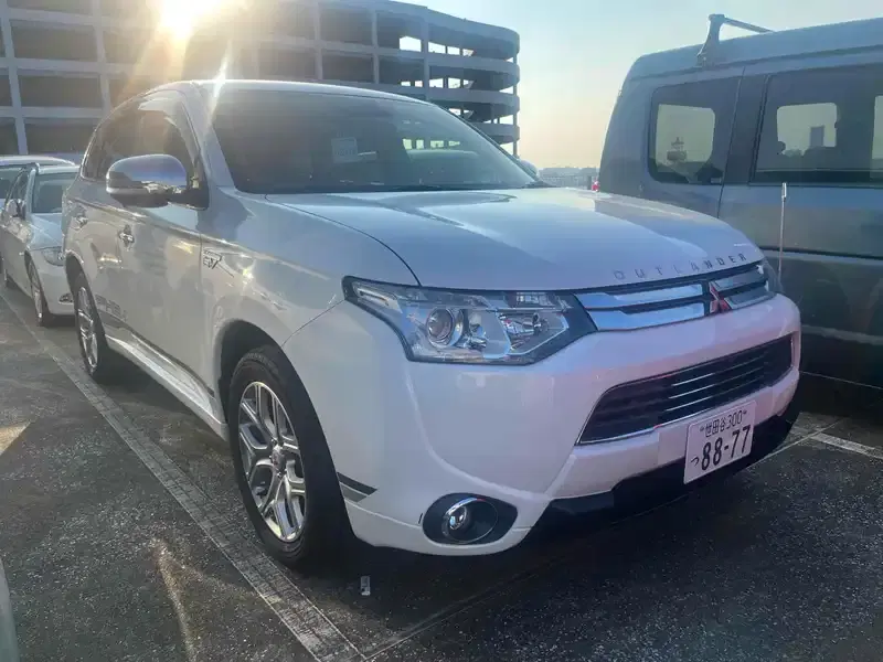 MITSUBISHI OUTLANDER PHEV 4WD G NAVI PACKAGE Image 1