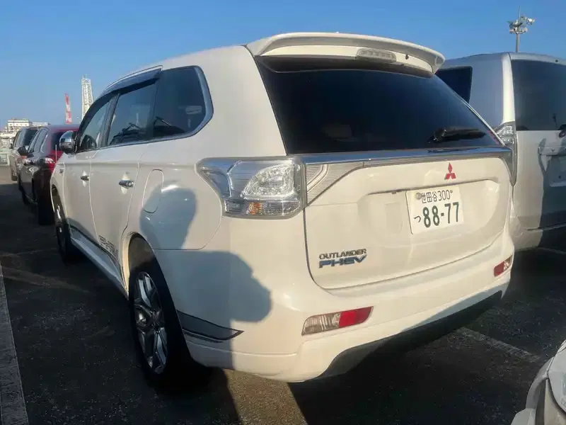 MITSUBISHI OUTLANDER PHEV 4WD G NAVI PACKAGE Image 2