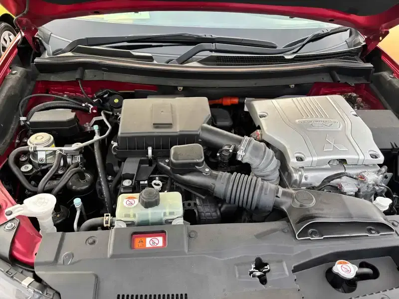 MITSUBISHI OUTLANDER PHEV 4WD G Image 25