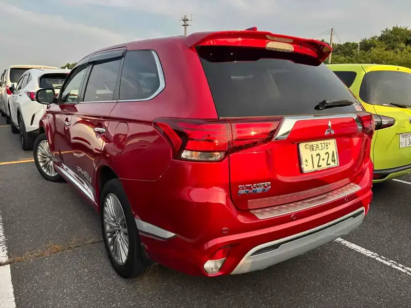 MITSUBISHI OUTLANDER PHEV 4WD G Image 2