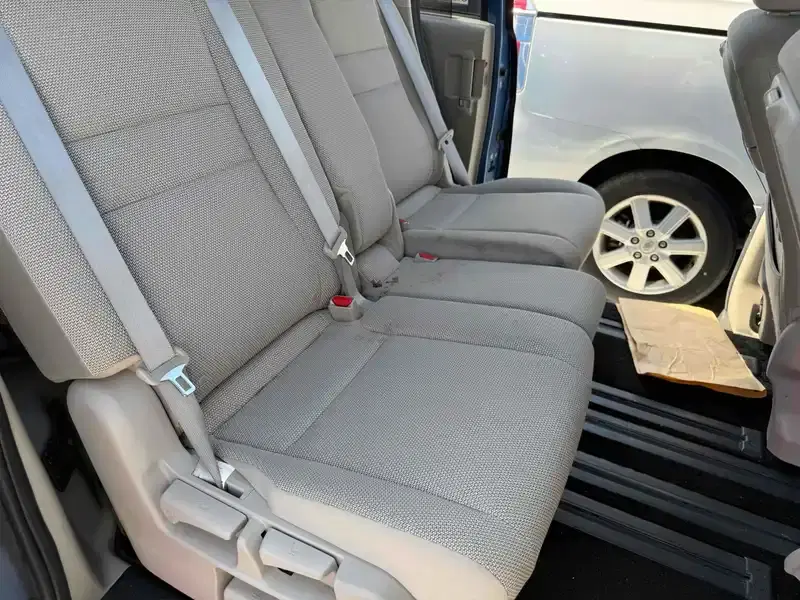 NISSAN SERENA X V SMART 2 4WD Image 13