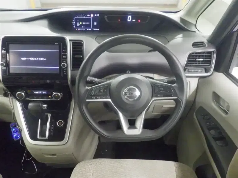 NISSAN SERENA X V SMART 2 4WD Image 3