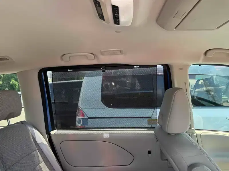 NISSAN SERENA X V SMART 2 4WD Image 12