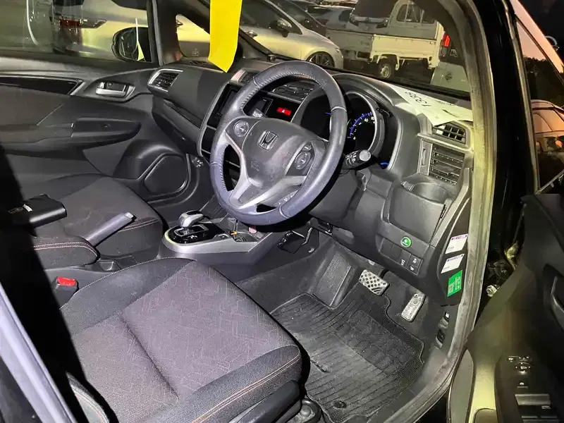 HONDA FIT HV S  PACKAGE Image 6