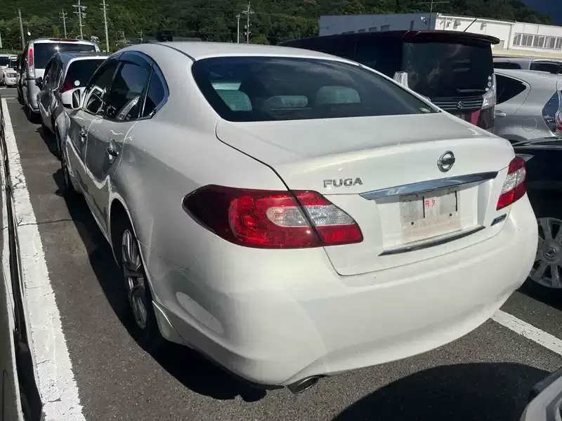 NISSAN FUGA HYBRID Image 2