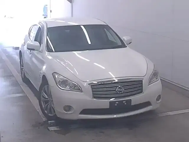 NISSAN FUGA HYBRID Image 3