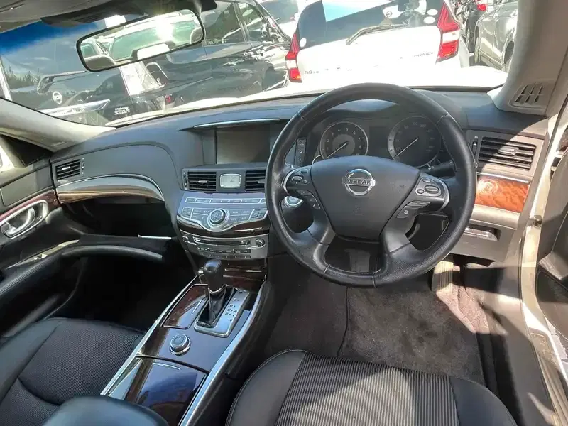 NISSAN FUGA HYBRID Image 11