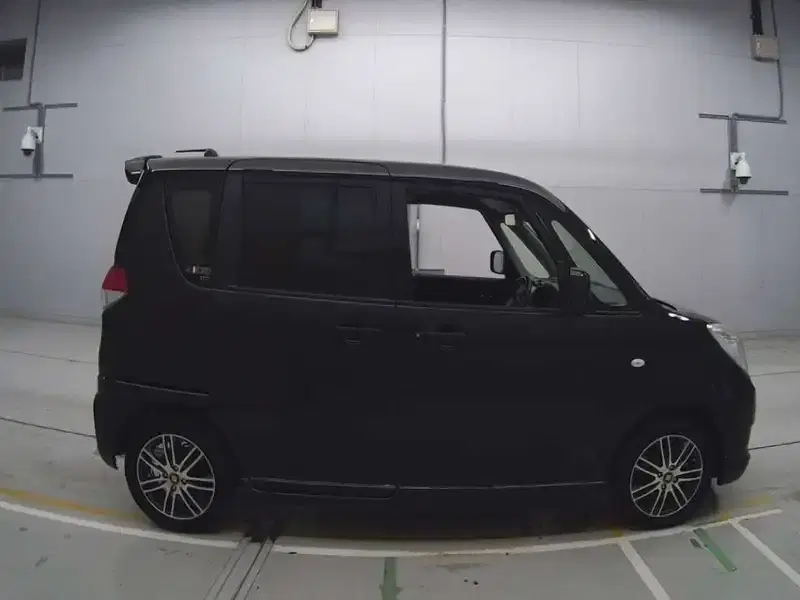 MITSUBISHI DELICA D:2 X Image 4