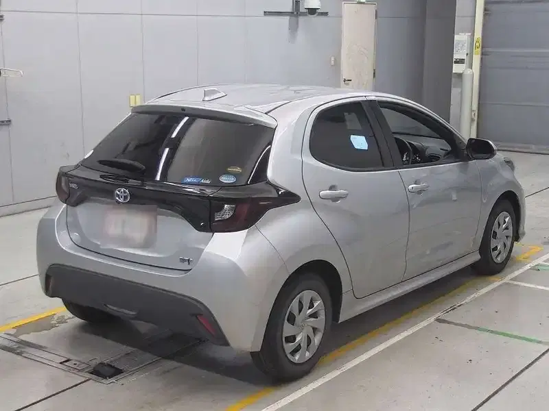 TOYOTA YARIS HYBRID X SAFETYSENSING Image 4