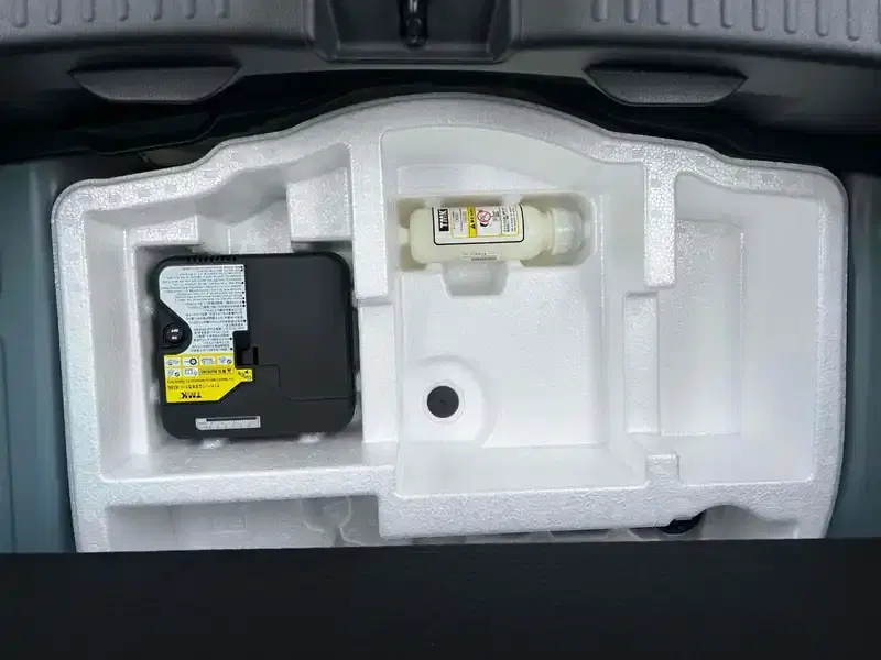 TOYOTA YARIS HYBRID Z Image 13