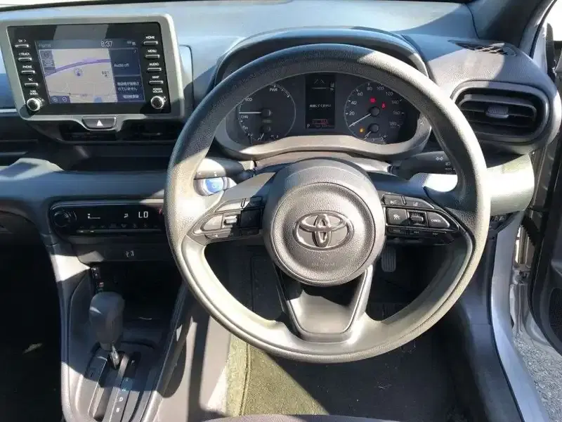 TOYOTA YARIS HYBRID X Image 8