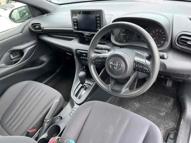 TOYOTA YARIS HYBRID X Image 5