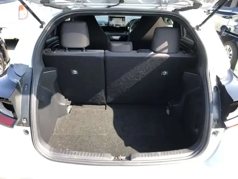 TOYOTA YARIS HYBRID X Image 9