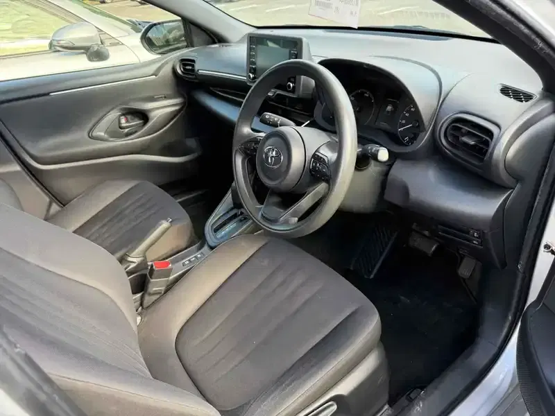 TOYOTA YARIS HYBRID X Image 10