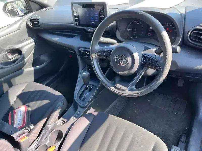 TOYOTA YARIS HYBRID X Image 11