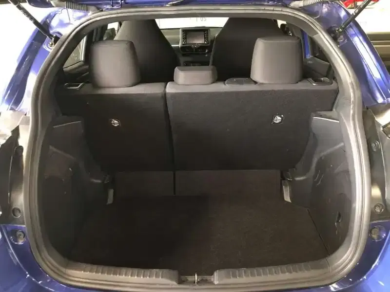 TOYOTA YARIS HYBRID X Image 10