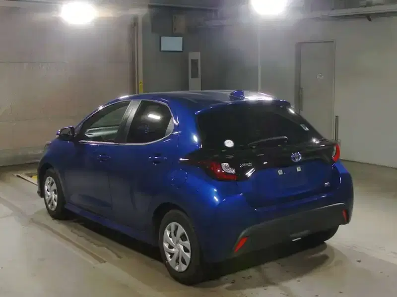 TOYOTA YARIS HYBRID X Image 6