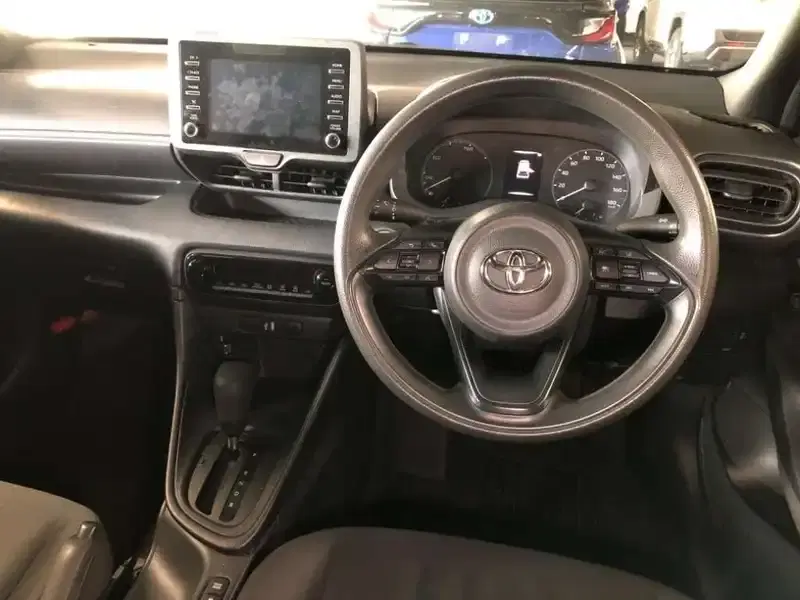 TOYOTA YARIS HYBRID X Image 9