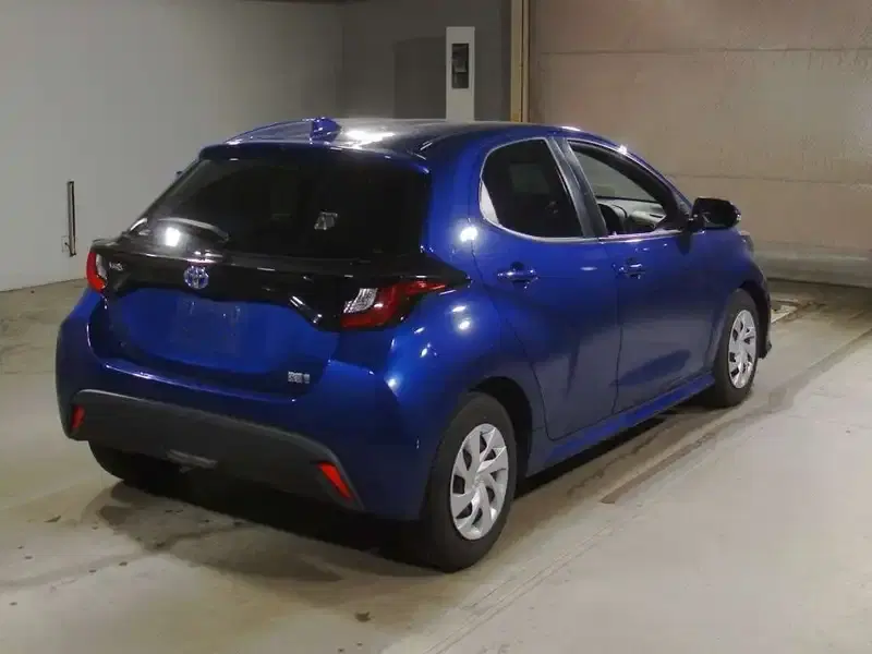 TOYOTA YARIS HYBRID X Image 4
