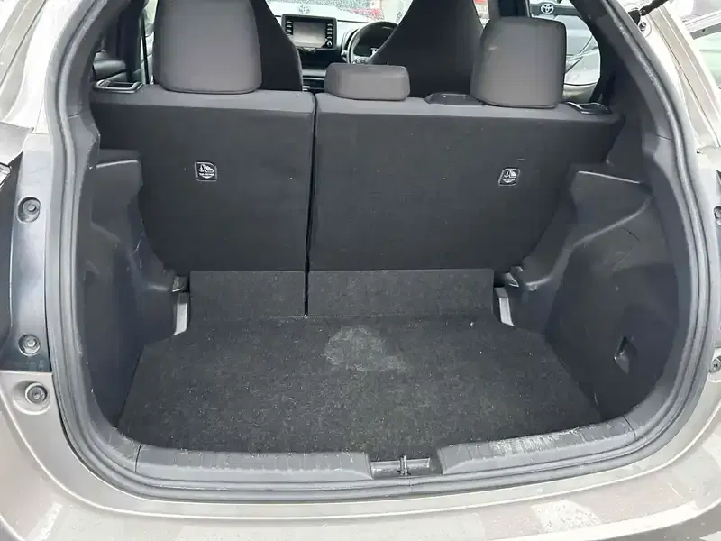 TOYOTA YARIS HYBRID X Image 28