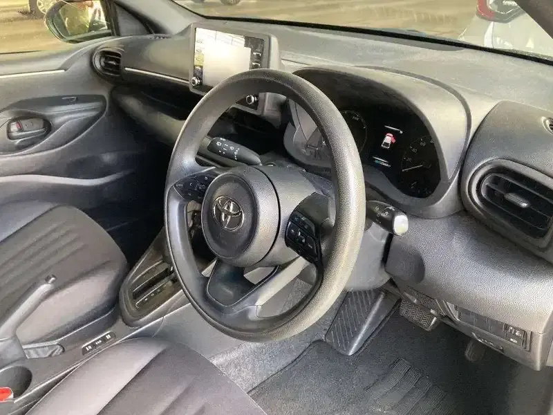 TOYOTA YARIS HYBRID X Image 3