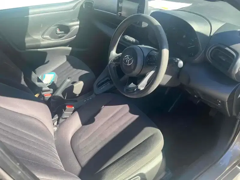 TOYOTA YARIS HYBRID X Image 13