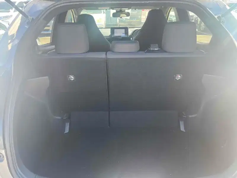 TOYOTA YARIS HYBRID X Image 31