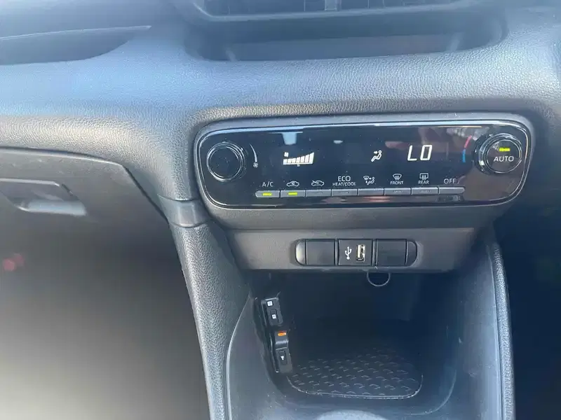 TOYOTA YARIS HYBRID X Image 16