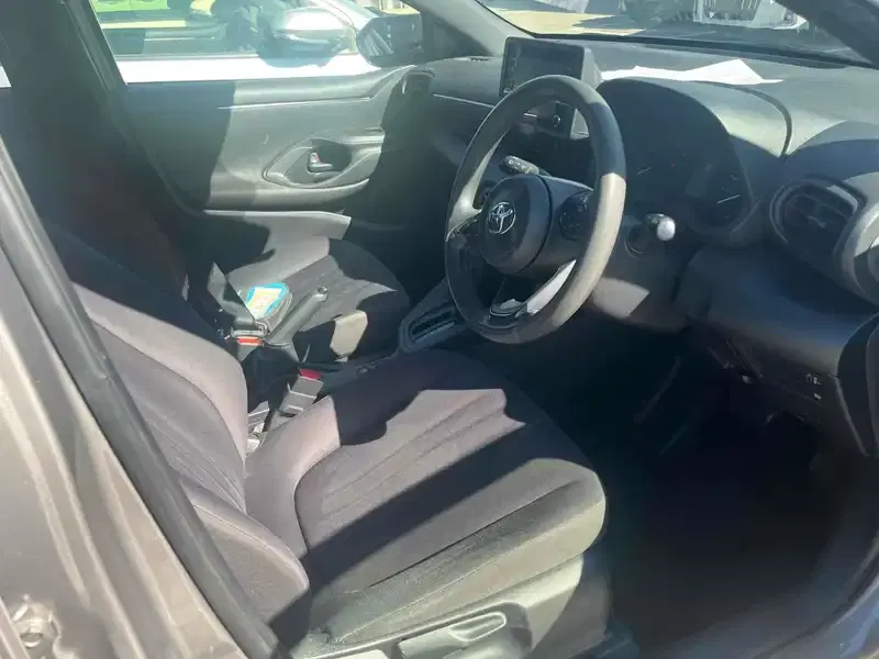 TOYOTA YARIS HYBRID X Image 35